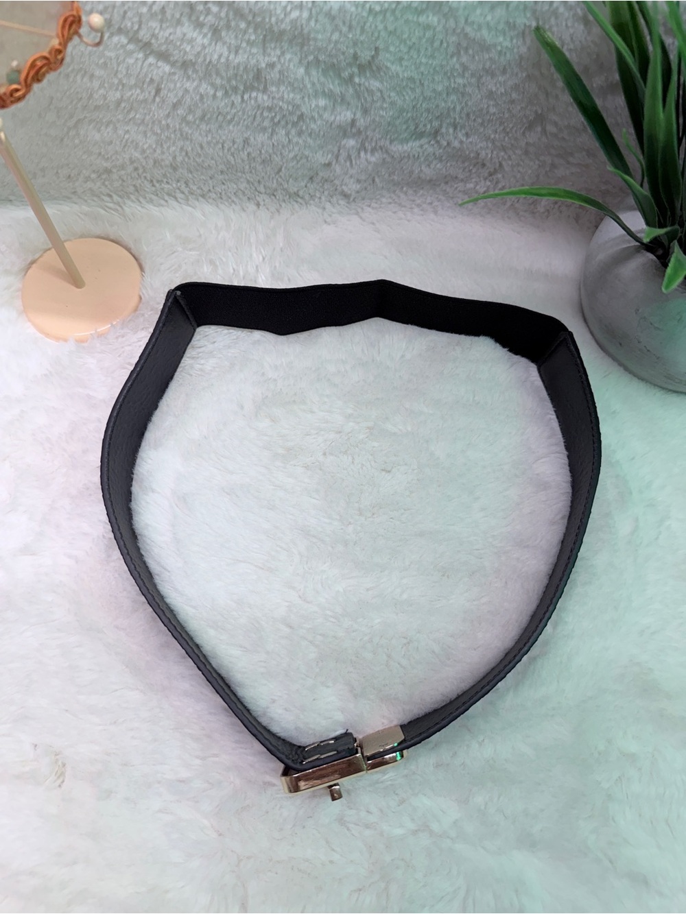 Twist Gold Buckle Ladies Black Stretchable Fitted Waist Crocodile Print Belt 🐊 - Picture 3 of 5
